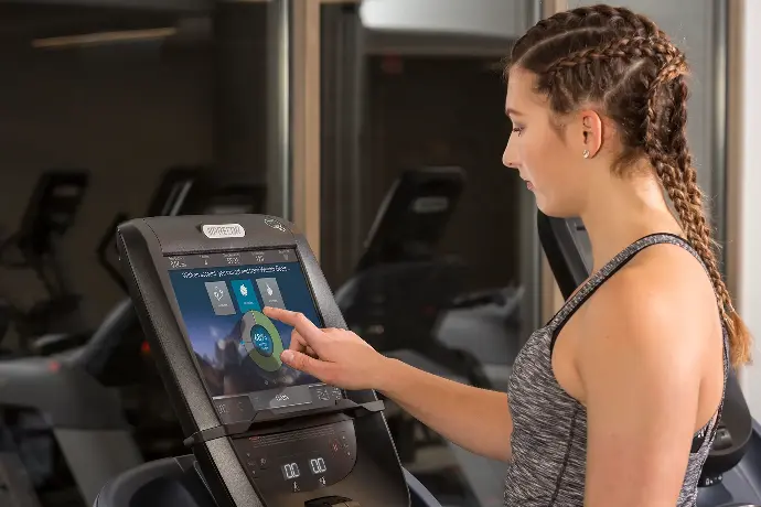 suivi des entrainement de cardio grace aux console à ecran tactile precor 