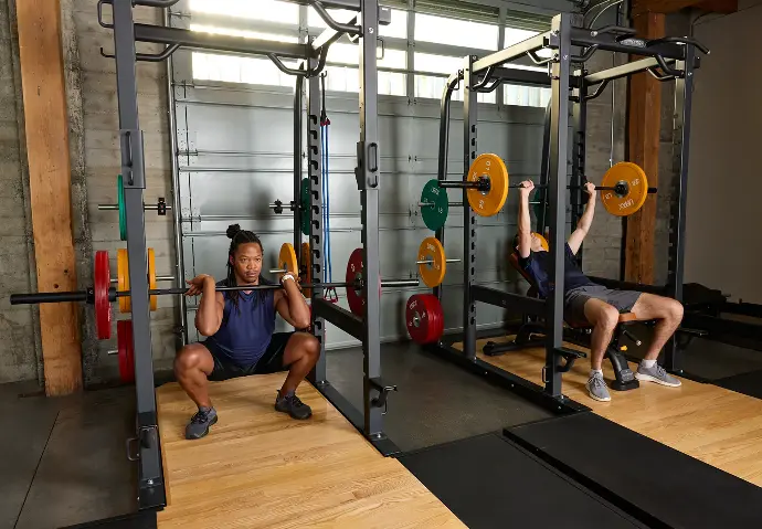 entrainement sur une smith machine precor 